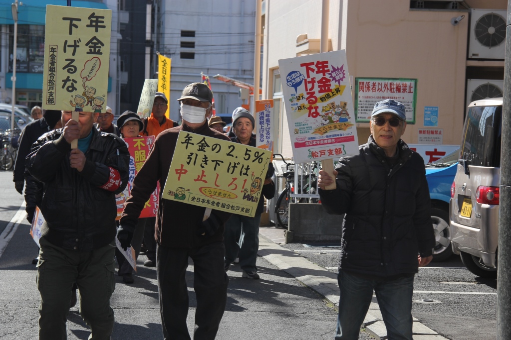 松戸駅前での宣伝