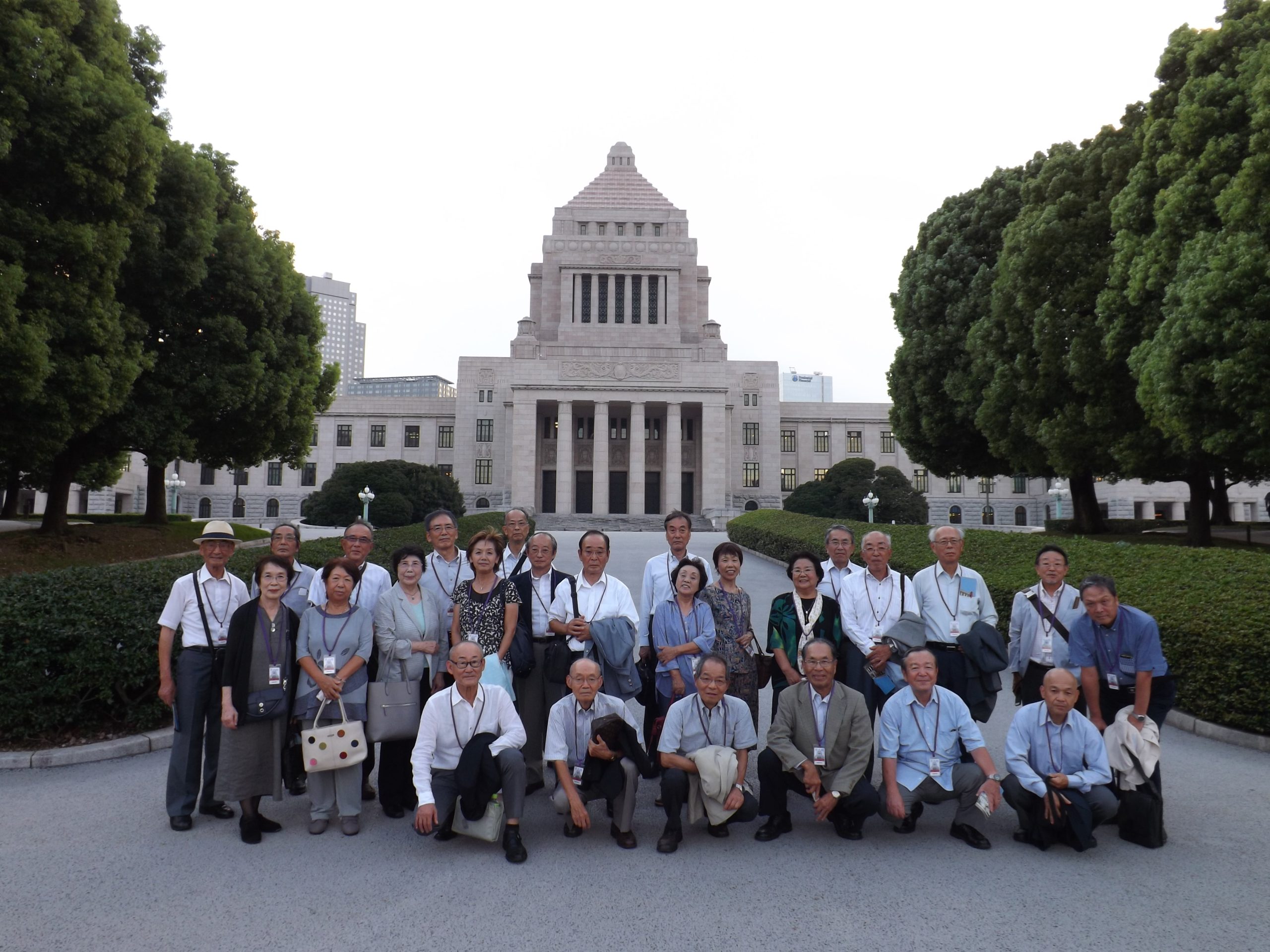 協議会代表、副市長、市議会有志６名が国土交通省への要請を実施している際に、自治会のみなさんは国会見学へ