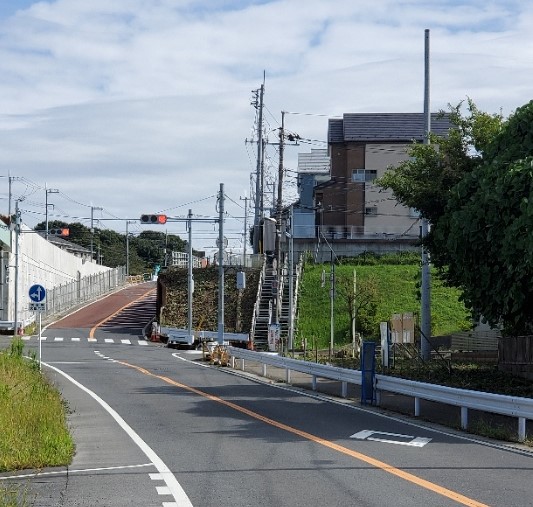 三輪山バス停そばの交差点