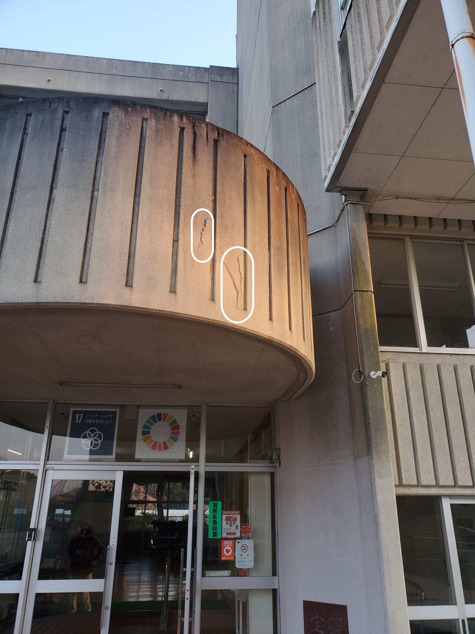 校舎…築後３８年間一度も塗装されていない外壁