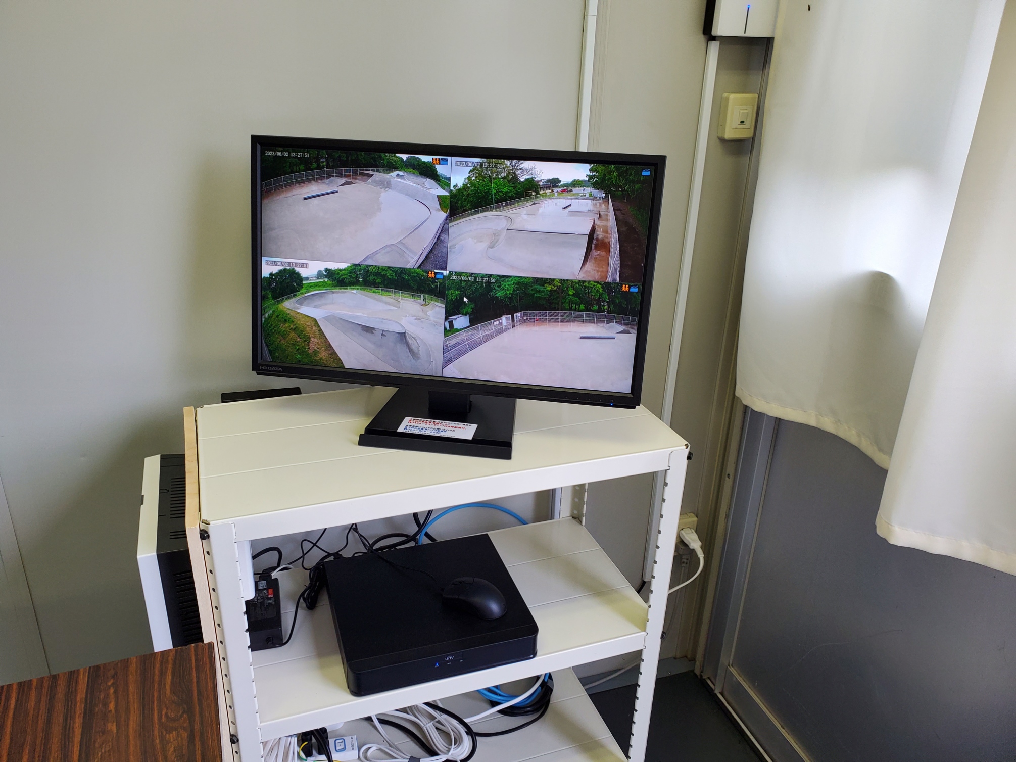 管理事務所内の防犯カメラ…トイレが近くにないのが残念かなぁと。