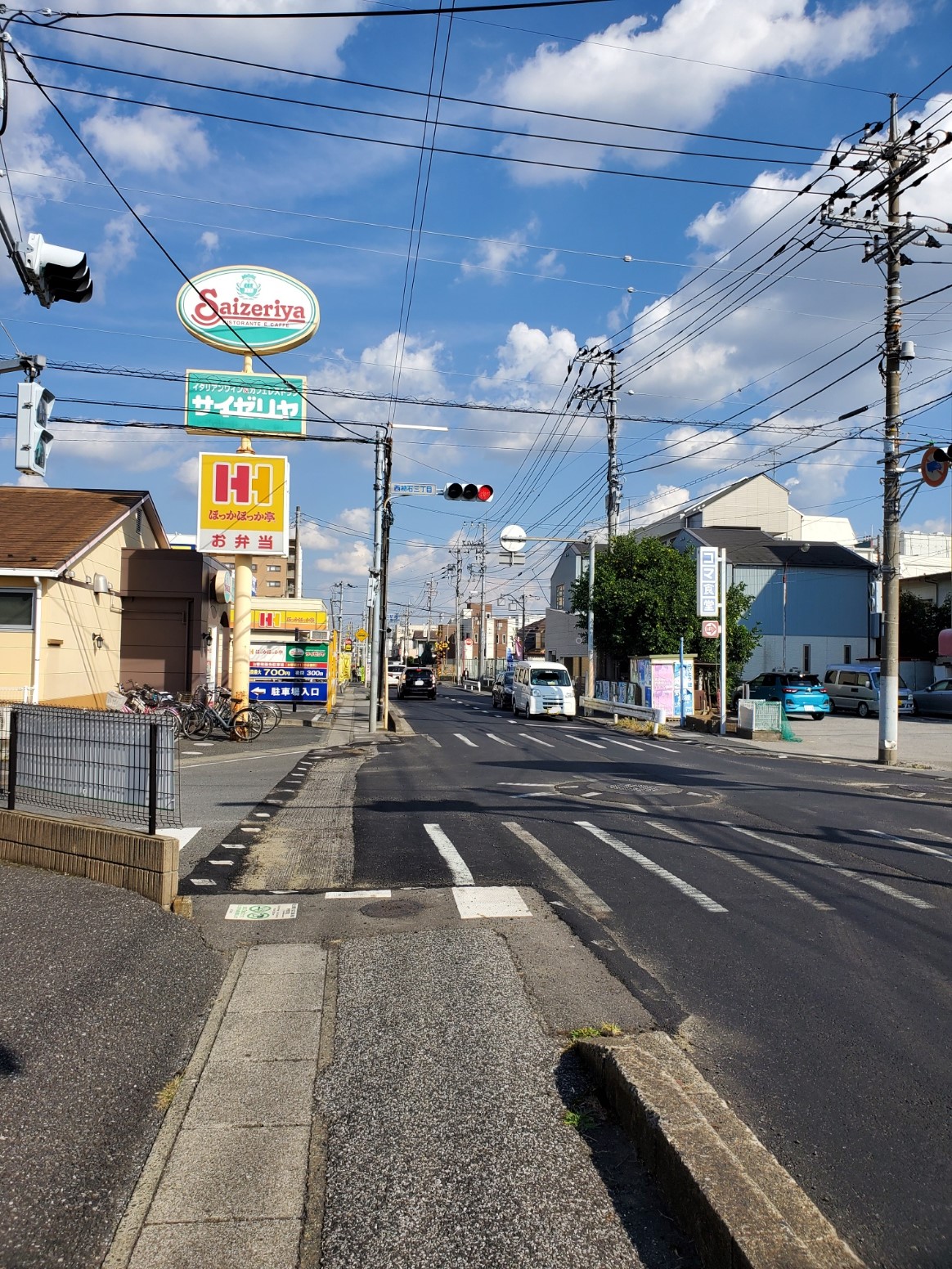 補修工事が始まった守谷県道（西初石３丁目交差点）