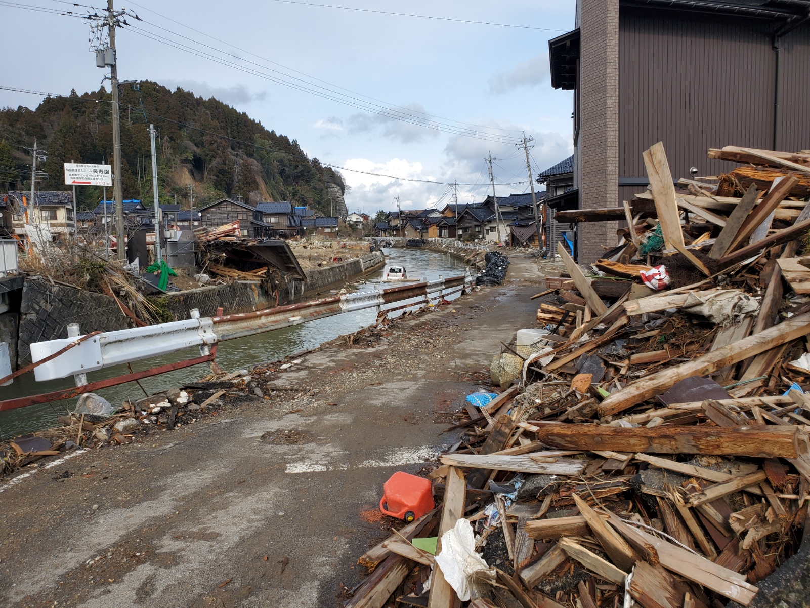 珠洲市宝立地域…震災から２ヶ月での惨状は、政治家として目に焼き付けました。公費を使った万博への寄付、裏金、支援打ち切り（）…怒りが沸いてきます