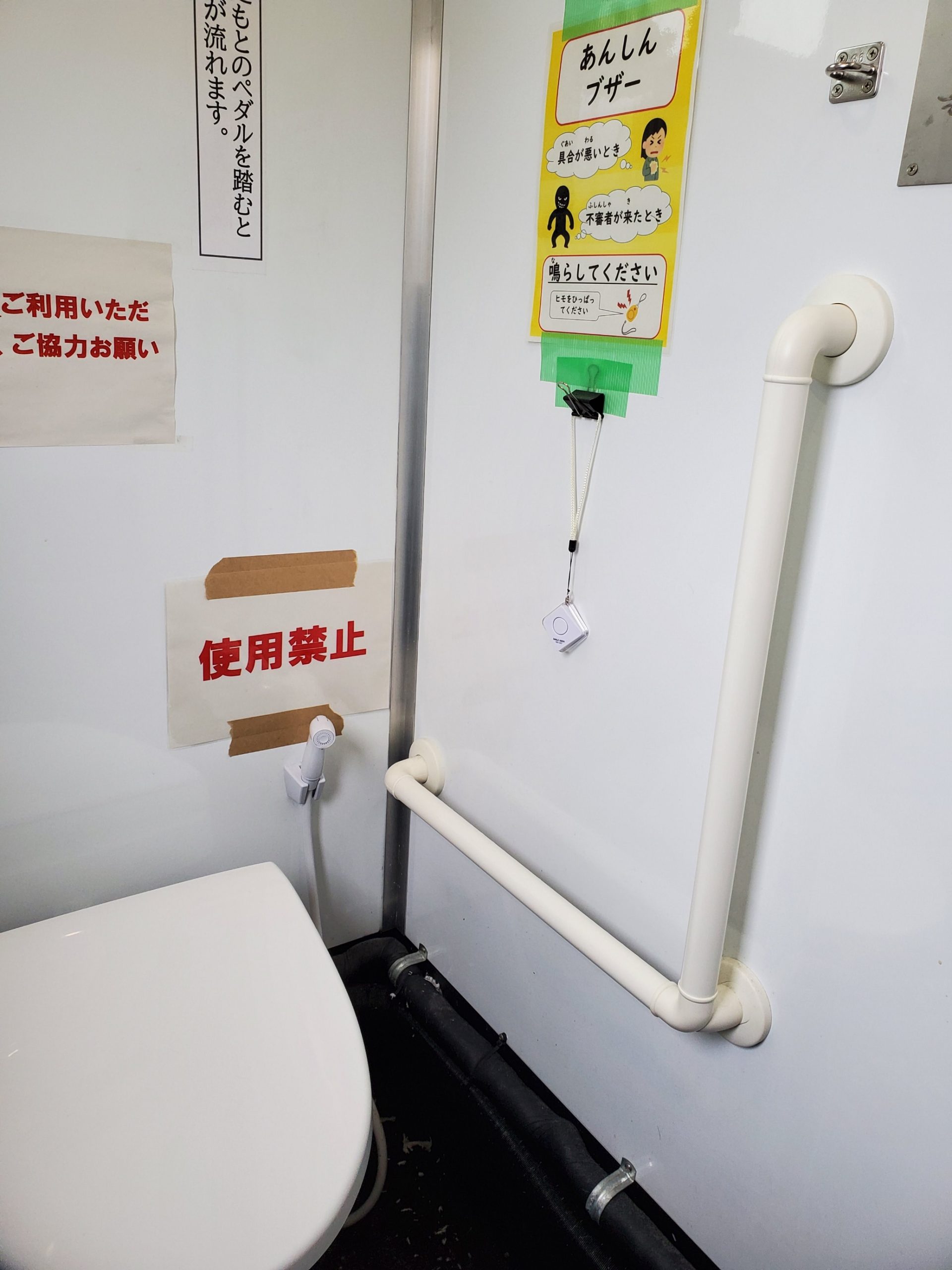 トイレトレーラーに設置されたブザー