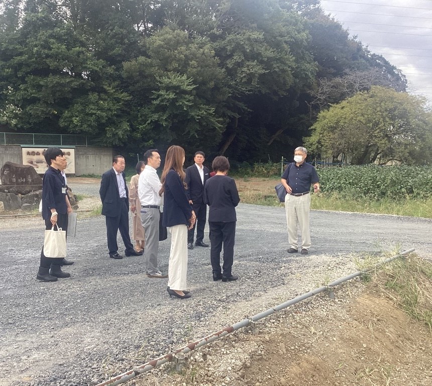 現地で説明を受ける市民経済委員会