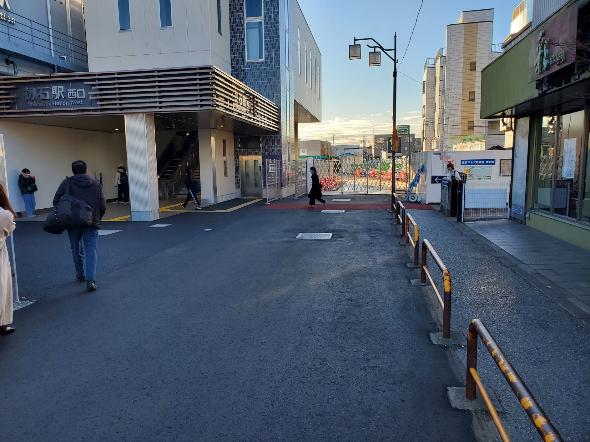 駅西側からの利便性にも配慮