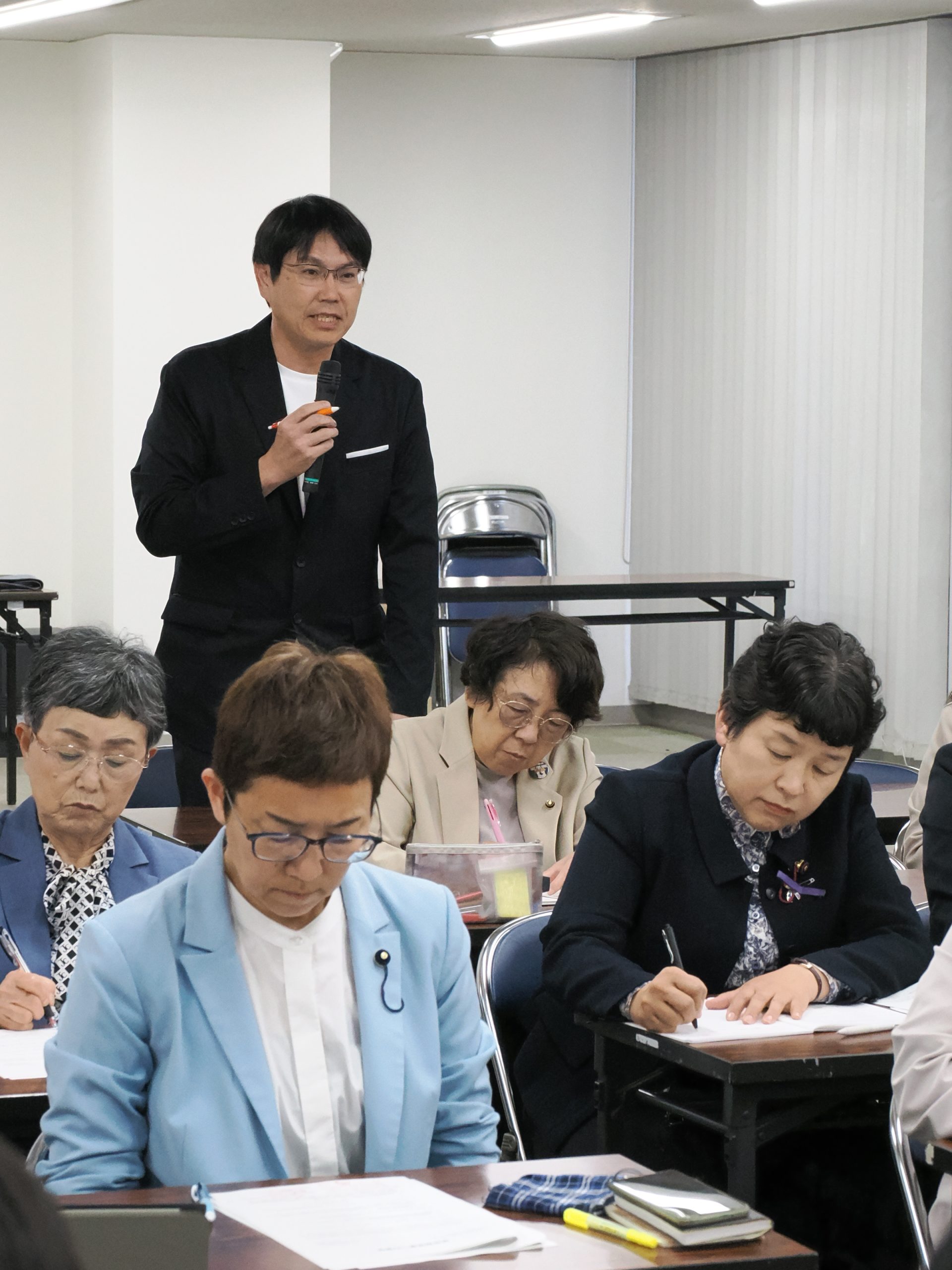 私の前にいるのはいぬいえり流山市議です。