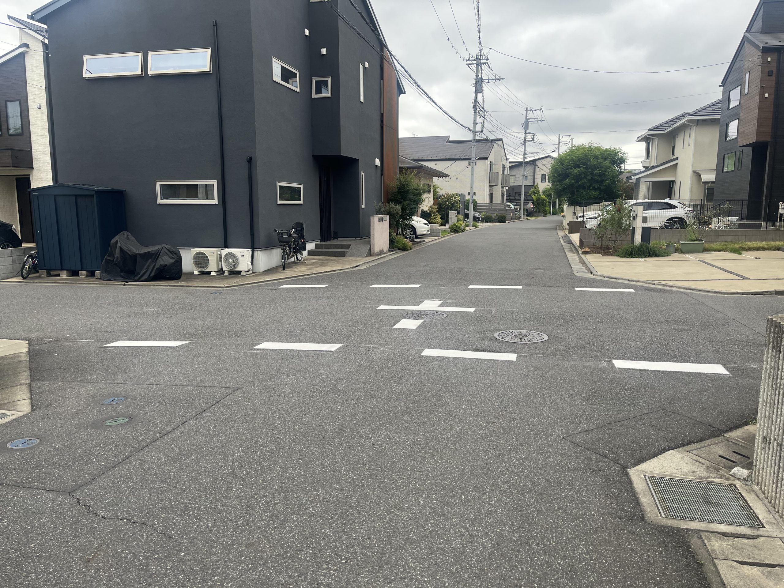 危ない交差点にドット線が引かれました。